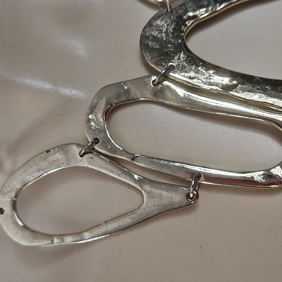 GOLDTONE NECKLACE / BIG ASYMMETRICAL DESIGN 16" - Picture 2 of 8